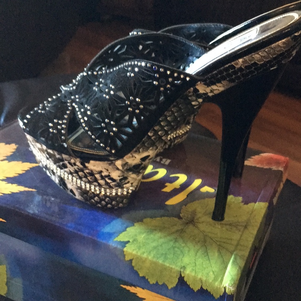 Italina by summer rio platform heels